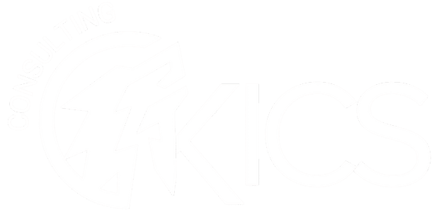 Weißes KICS-Consulting Logo mit stilisiertem Wolf auf transparentem Hintergrund.